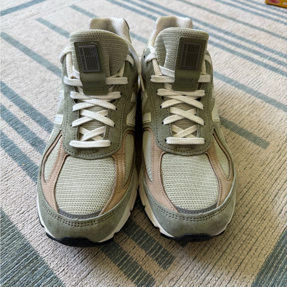 New Balance 990v4 - U990GT4 - Like New - Picture 2 of 9